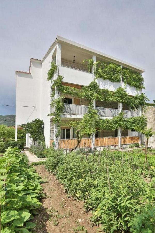 Apartments With A Parking Space Kastel Luksic, Kastela - 21073 Buitenkant foto